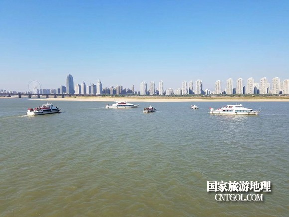 江西開展呵護(hù)一湖清水，嚴(yán)厲打擊非法采砂行動（圖）